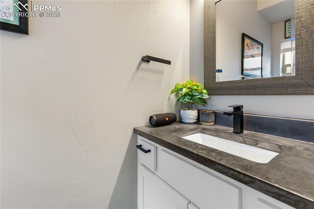 Image 15 of 38: Bathroom