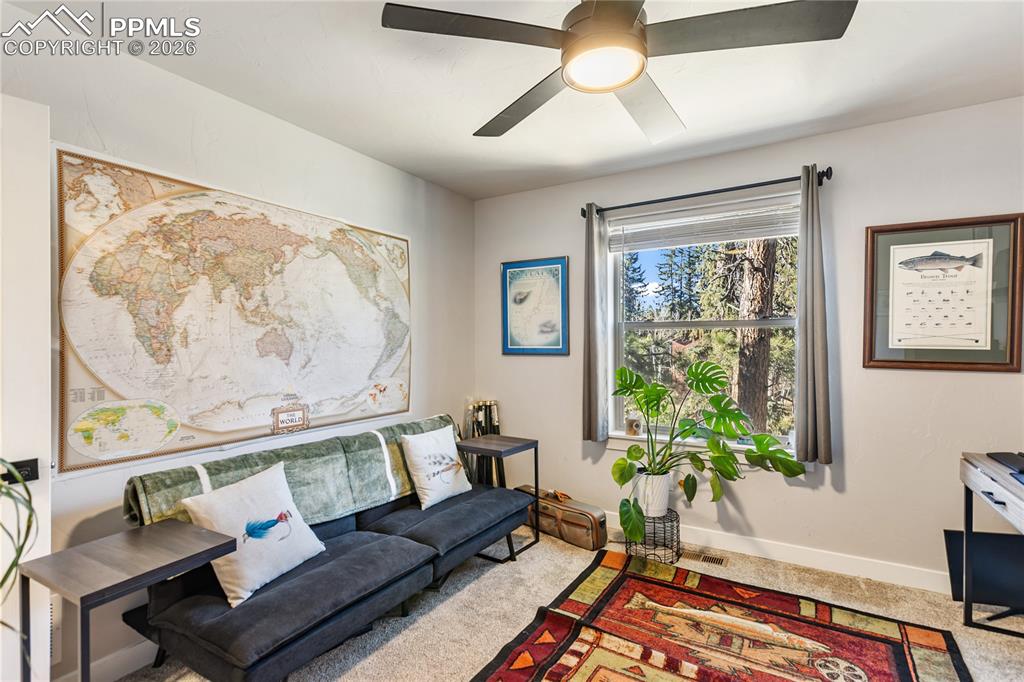 Image 18 of 38: Bedroom