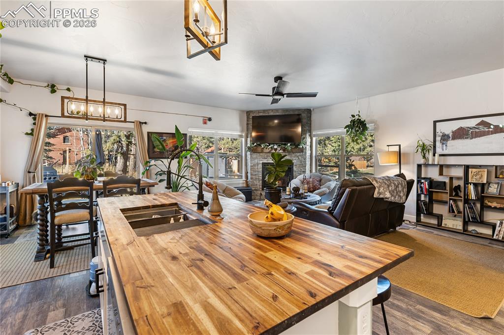 Image 7 of 38: Dining Area