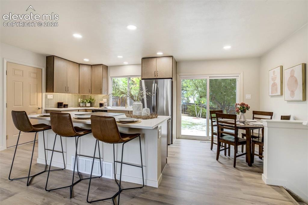 Image 8 of 50: Kitchen