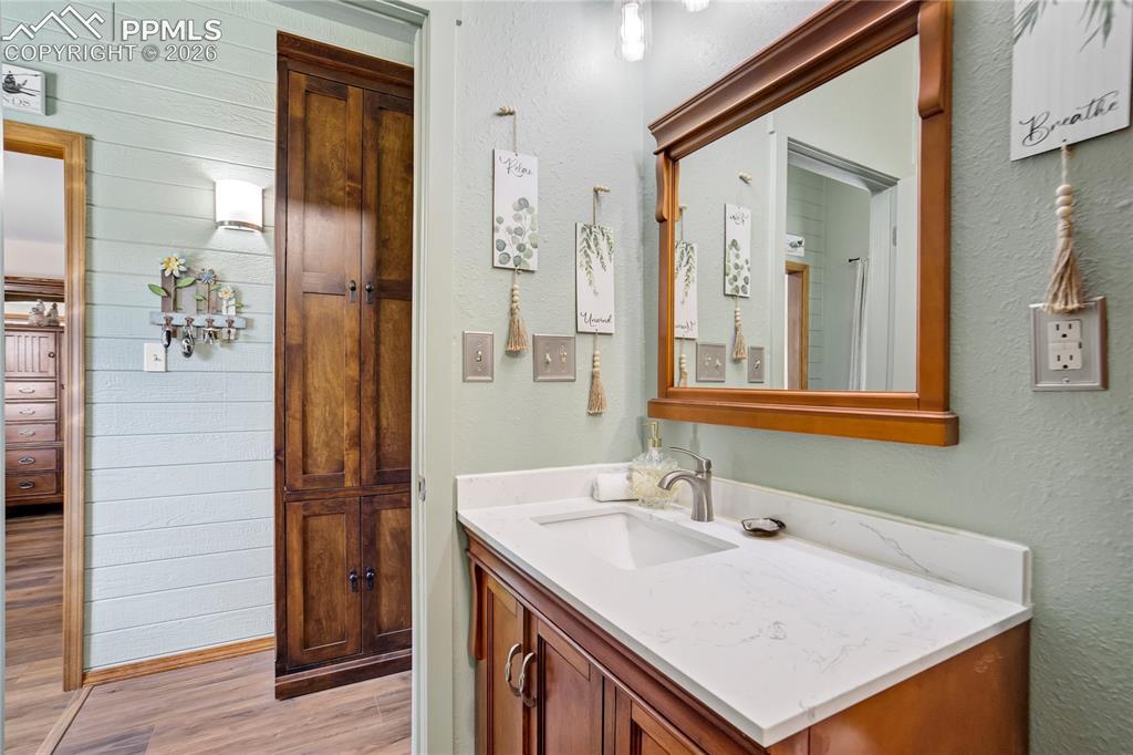 Image 21 of 50: Full bathroom next to second bedroom