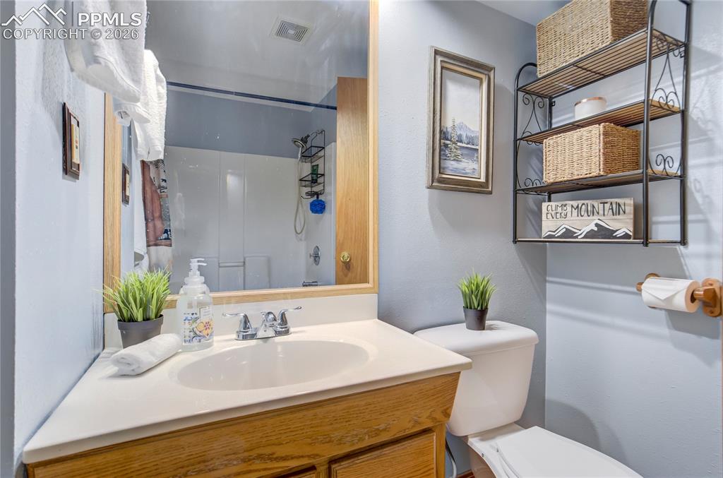 Image 25 of 50: Full bathroom on the main leve