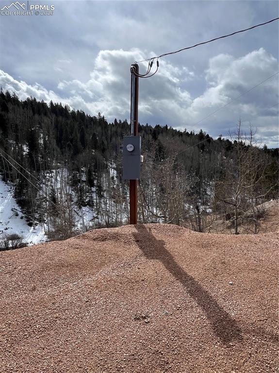 Image 4 of 11: Electric on property... driveway to the top puts you above the traffic for 