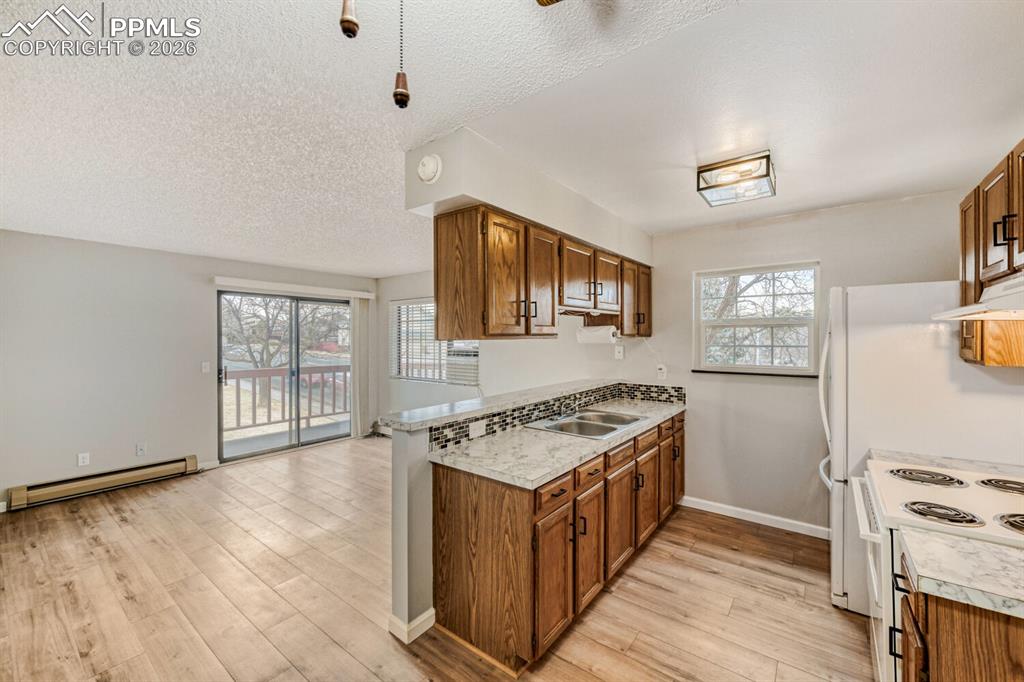 Image 15 of 32: Open floor plan