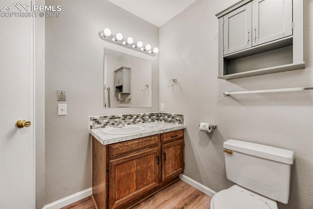 Image 18 of 32: light and bright with lots of storage