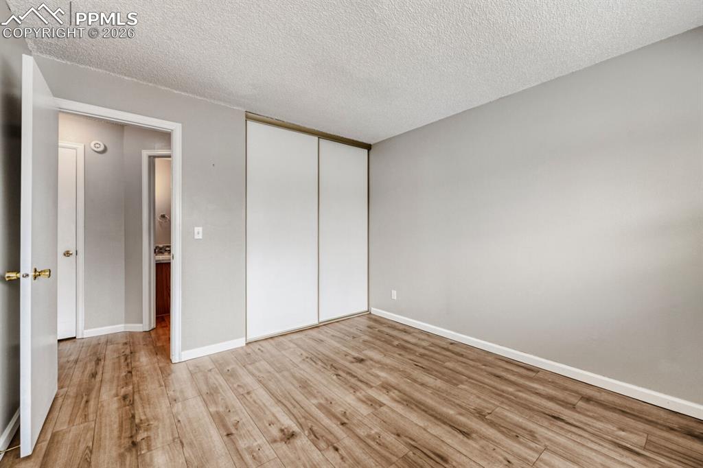 Image 20 of 32: Large closet