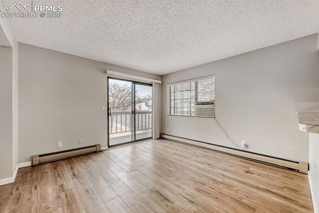 Image 3 of 32: Pristine Vinyl Plank flooring and baseboard
