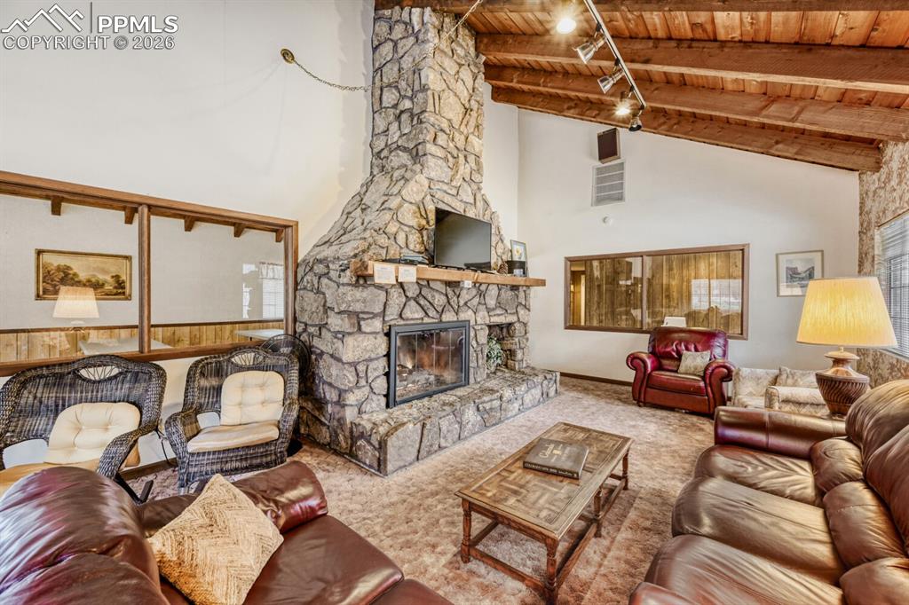 Image 32 of 32: Cozy spaces for larger groups