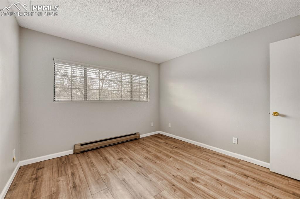 Image 5 of 32: neutral paint and flooring make it move in ready