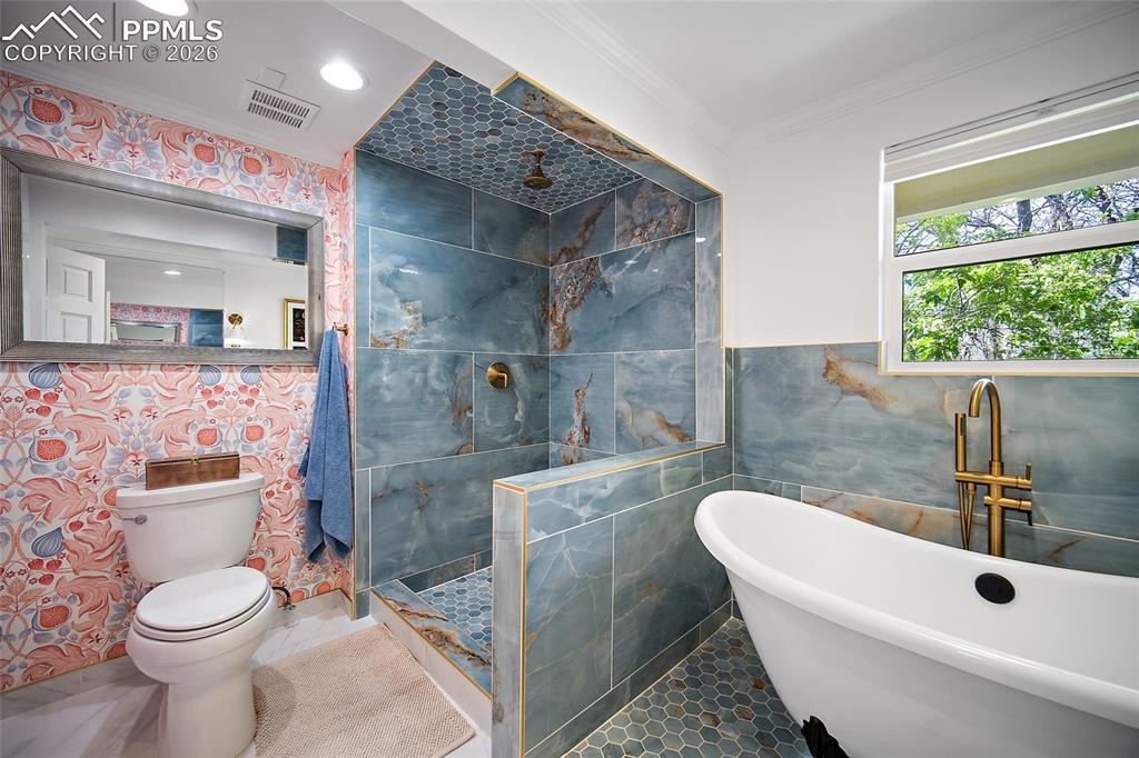 Image 30 of 50: Your private spa like oasis! 