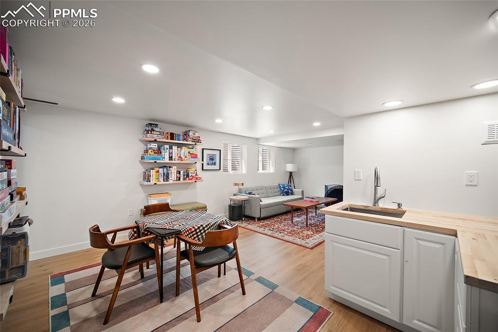 Image 39 of 50: Open Floor plan with it