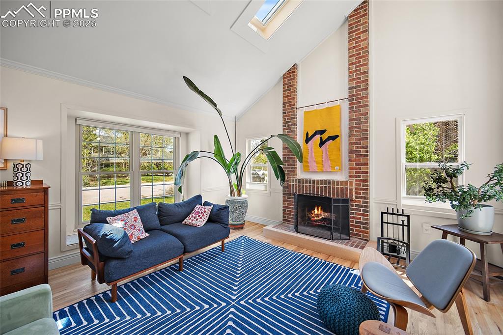 Image 7 of 50: Great Room