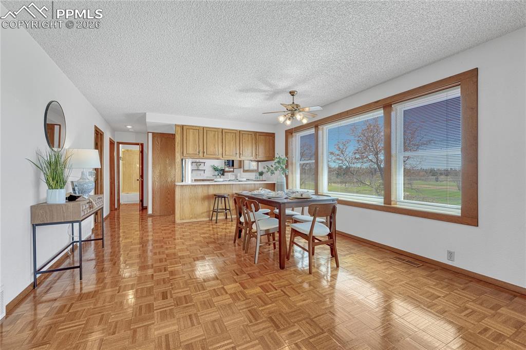 Image 12 of 35: Dining Area