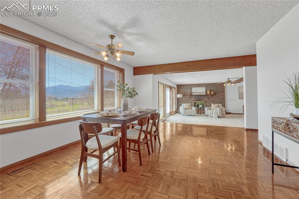 Image 13 of 35: Dining Area