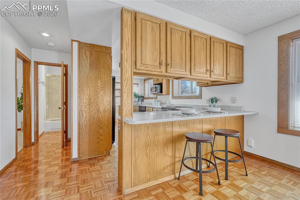 Image 14 of 35: Kitchen