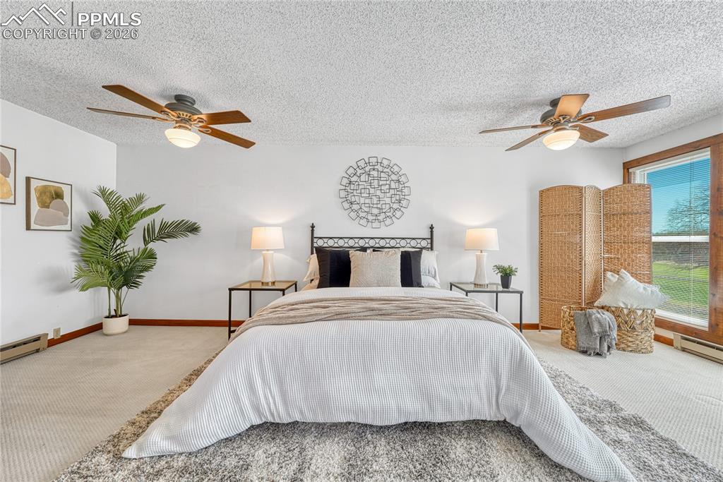 Image 18 of 35: Bedroom