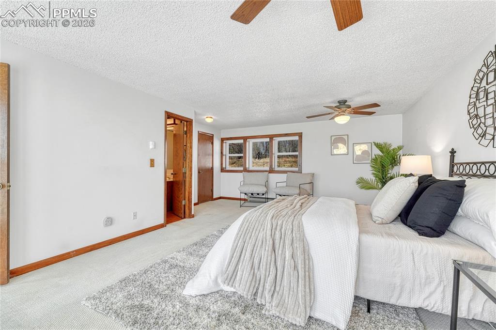 Image 20 of 35: Bedroom