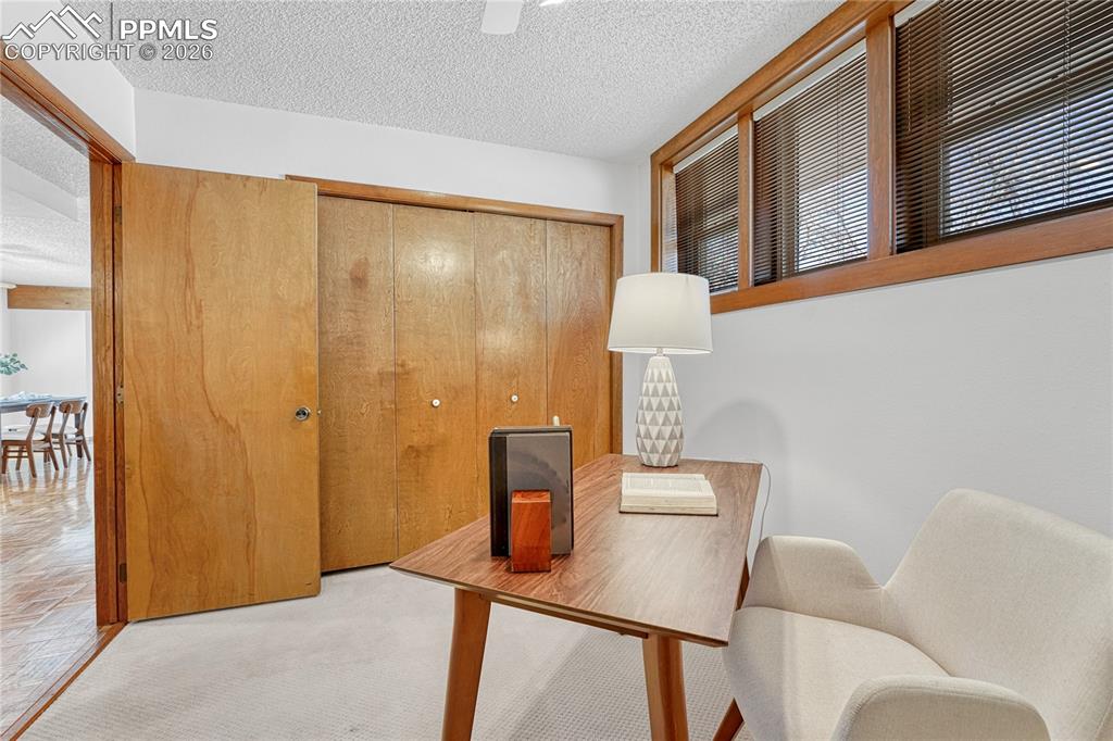 Image 24 of 35: Office