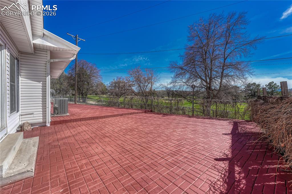 Image 27 of 35: Patio