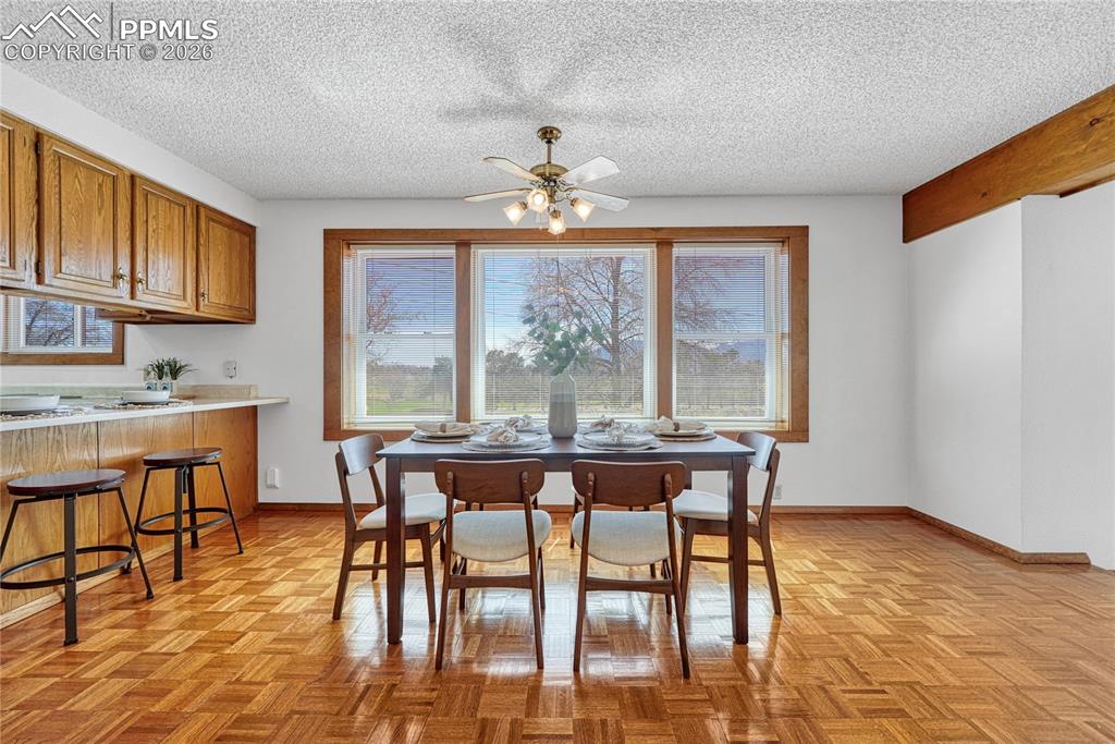 Image 4 of 35: Dining Area