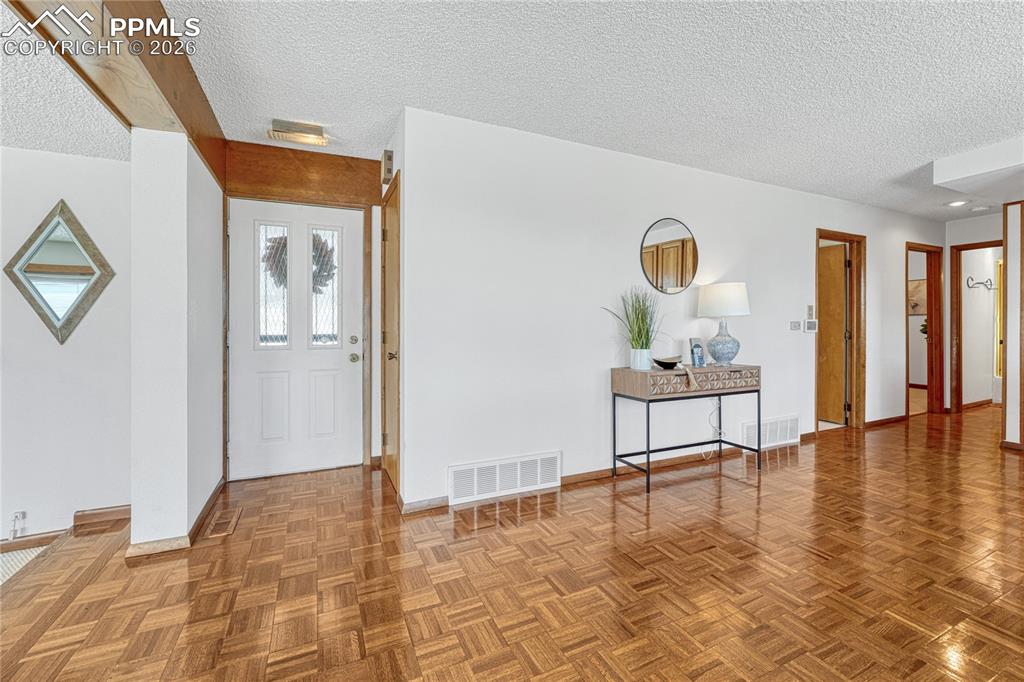 Image 8 of 35: Entry