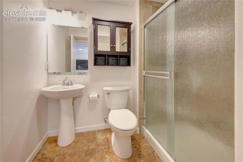 Image 11 of 40: Bathroom