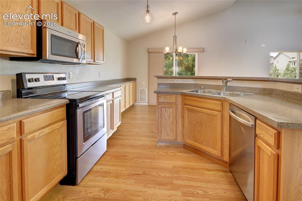 Image 2 of 40: Kitchen