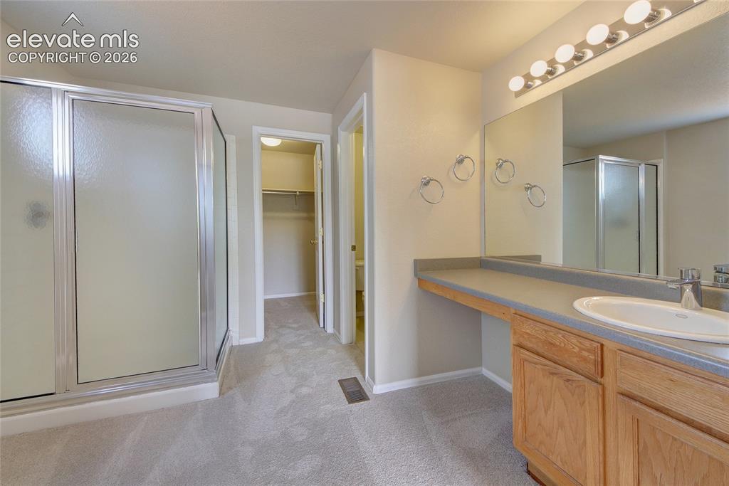 Image 9 of 40: Bathroom