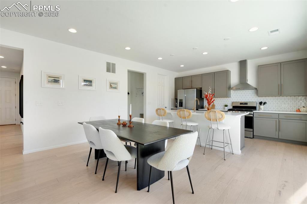 Image 14 of 38: Dining Area