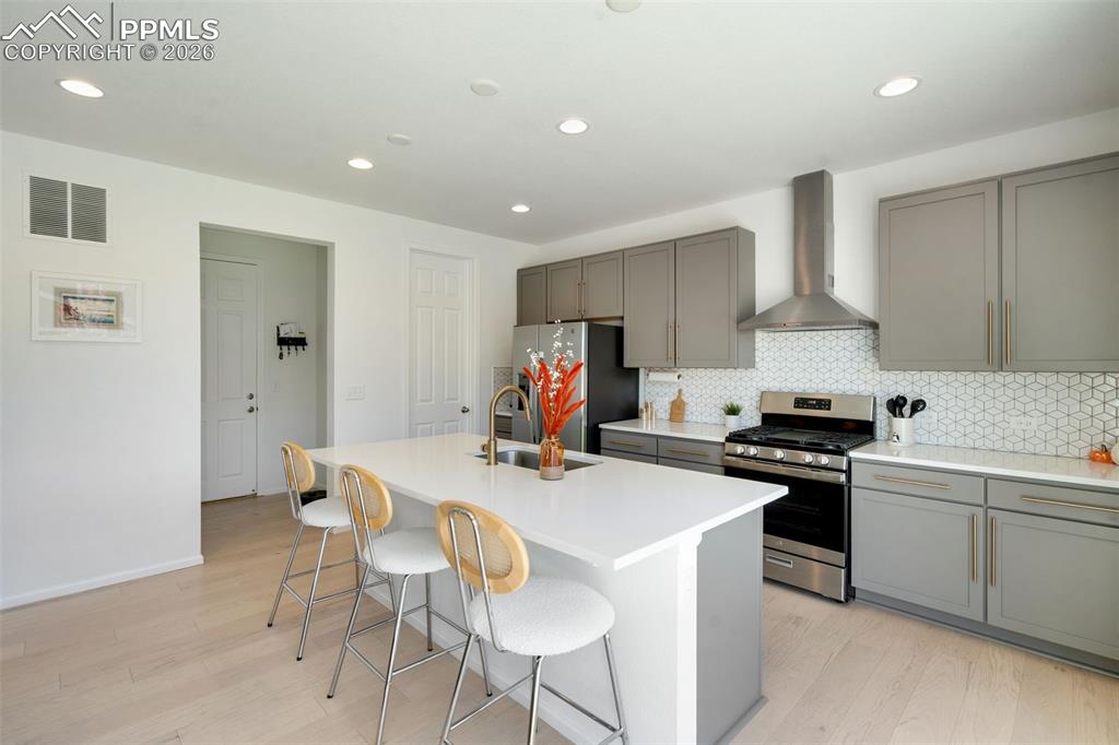 Image 17 of 38: Kitchen