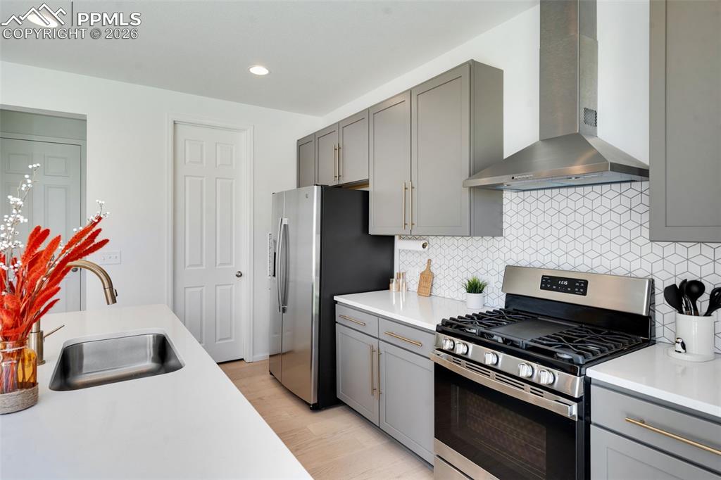 Image 18 of 38: Kitchen