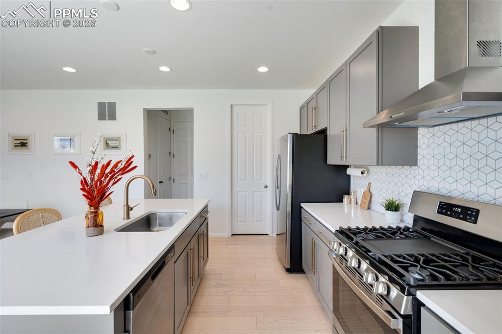 Image 19 of 38: Kitchen