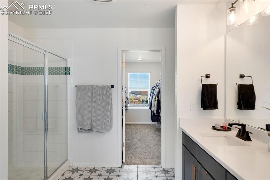 Image 34 of 38: Bathroom