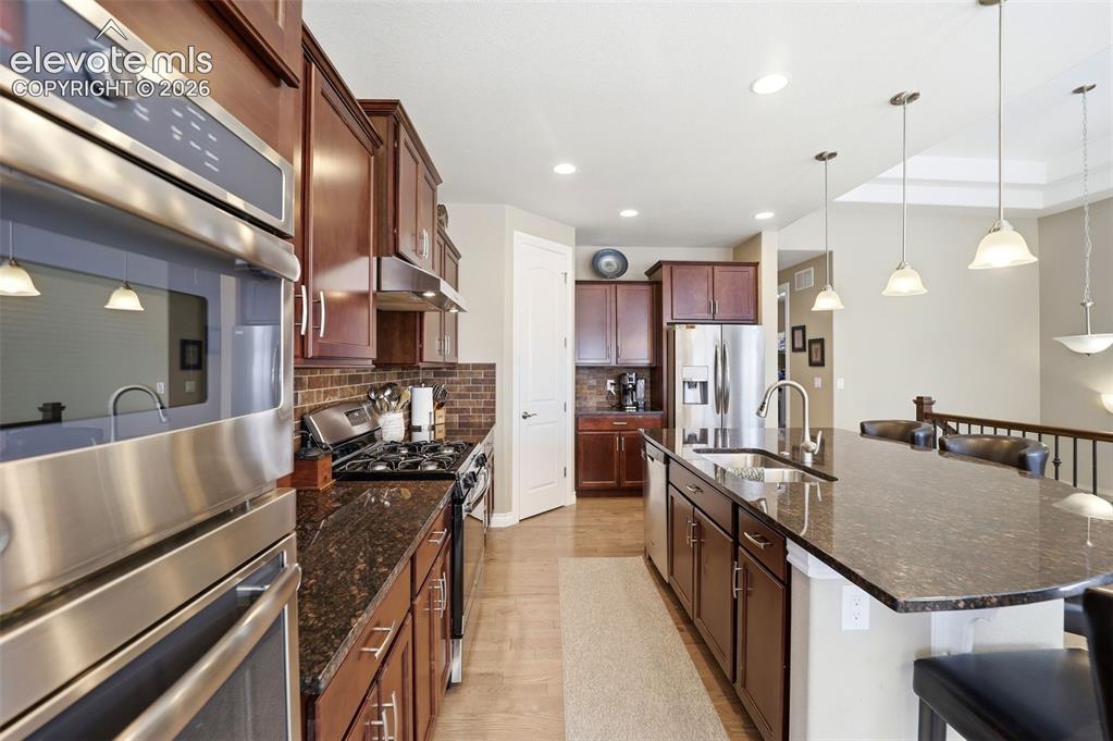 Image 5 of 41: Kitchen