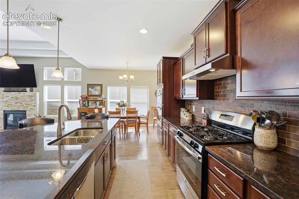 Image 6 of 41: Kitchen