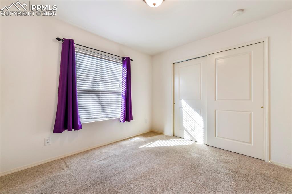 Image 16 of 50: Bedroom