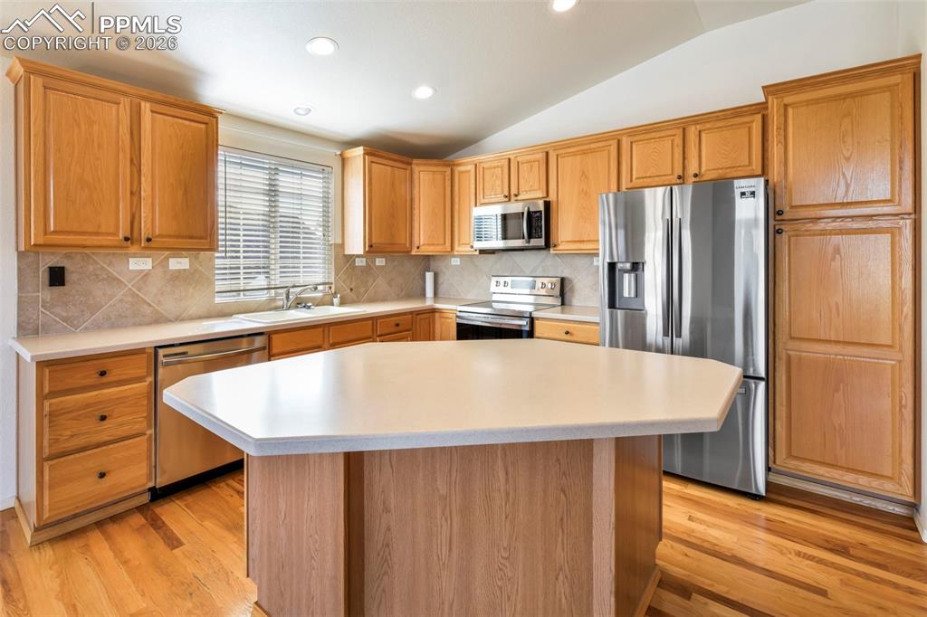 Image 3 of 50: Kitchen