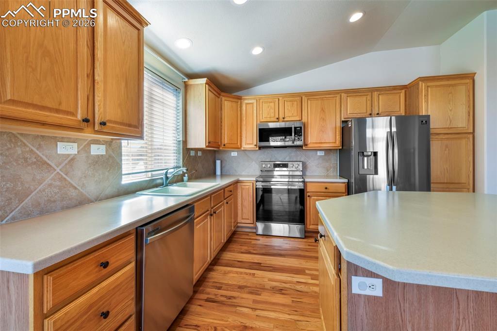 Image 4 of 50: Kitchen