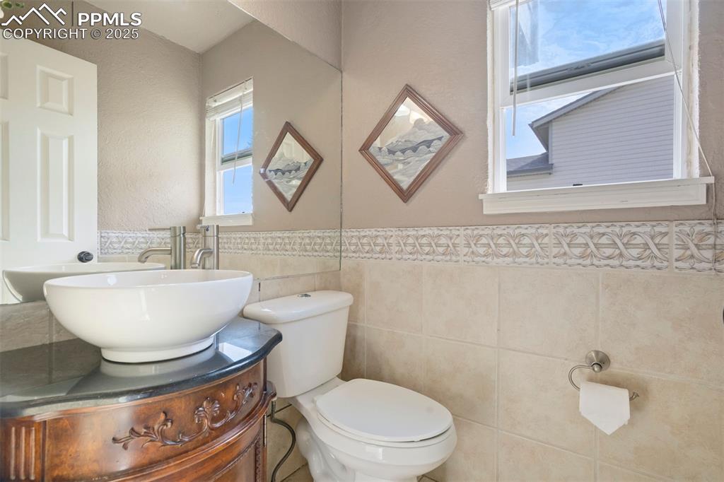 Image 14 of 29: Bathroom