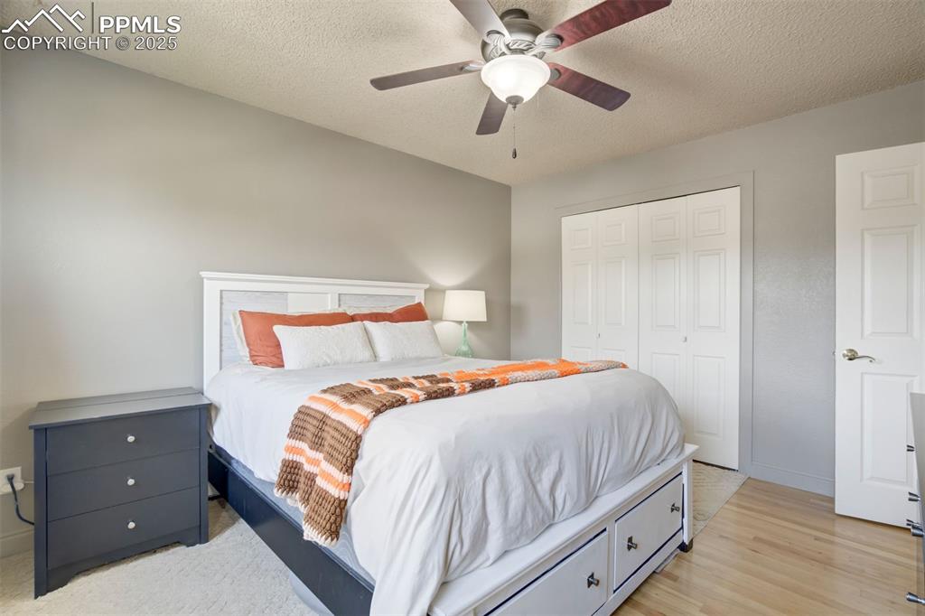 Image 16 of 29: Bedroom