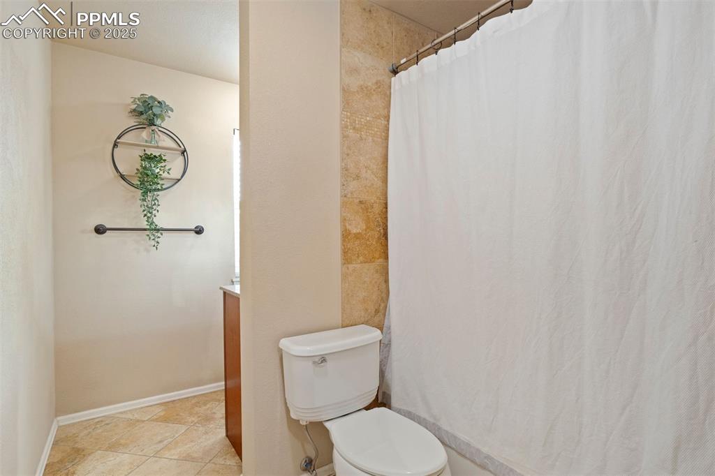 Image 19 of 29: Bathroom
