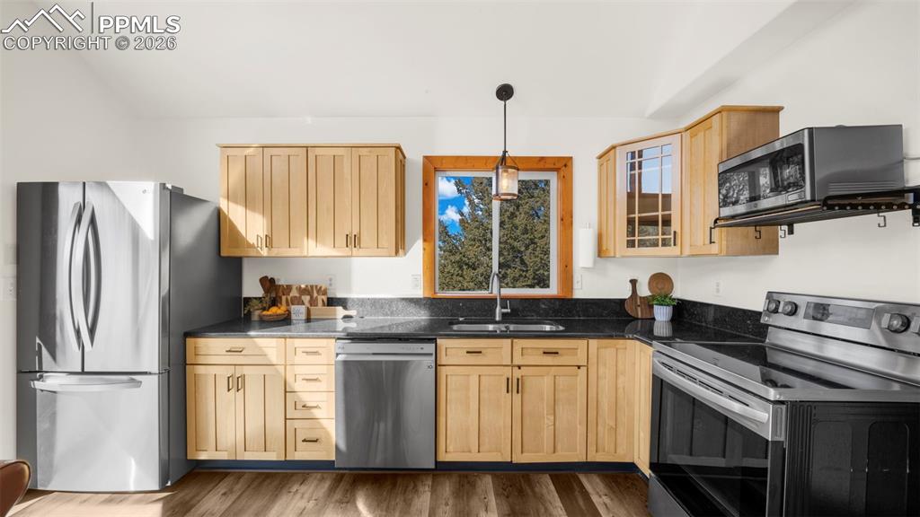 Image 11 of 42: Kitchen