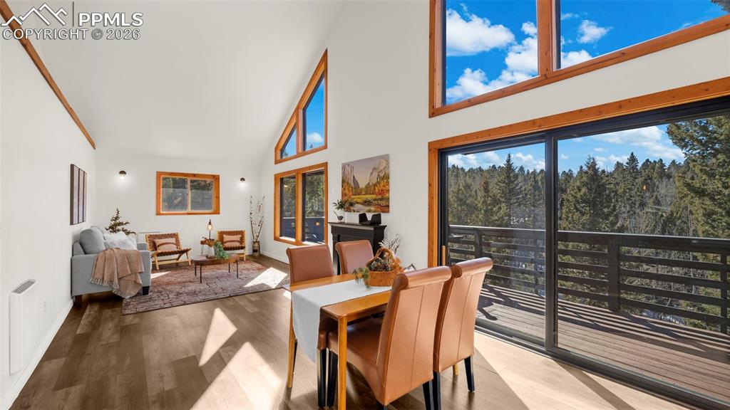 Image 12 of 42: Dining Area