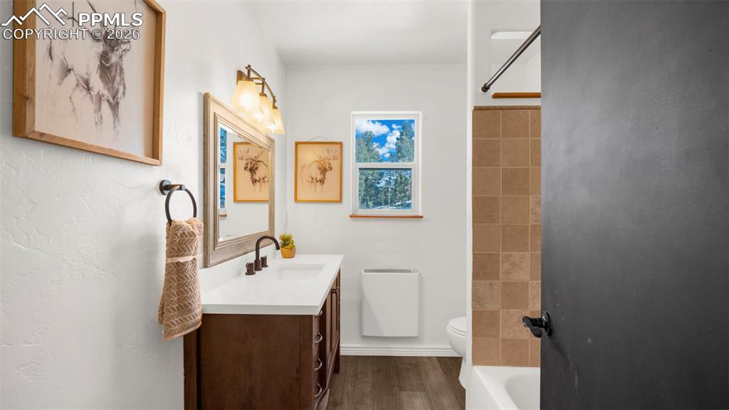 Image 20 of 42: Bathroom