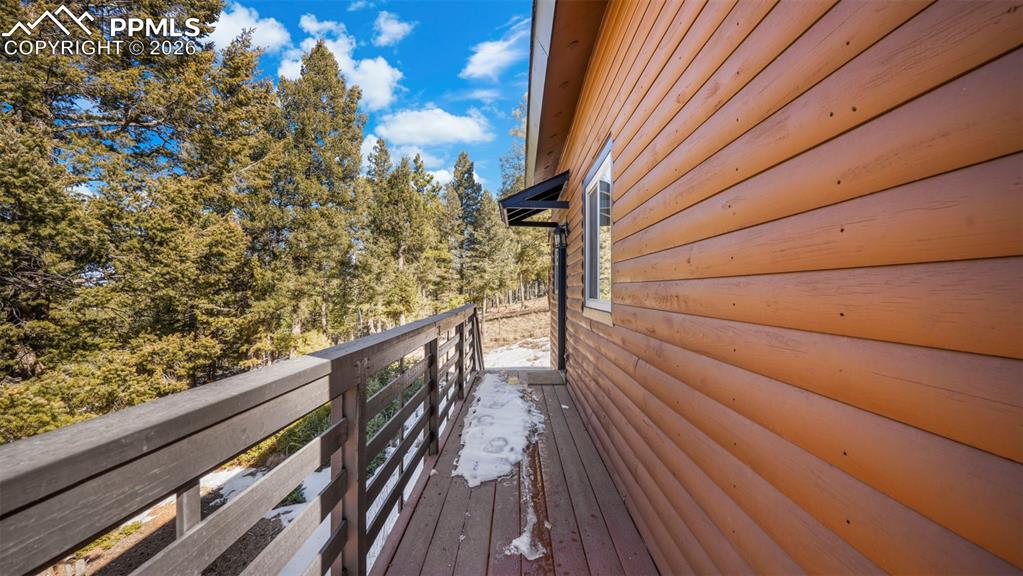 Image 24 of 42: Deck