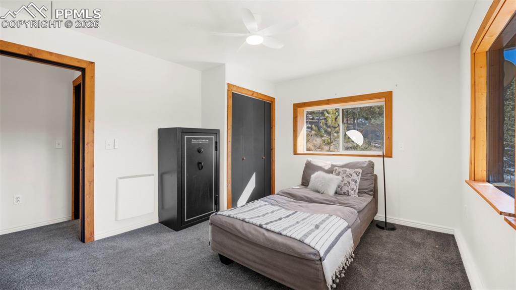 Image 29 of 42: Bedroom