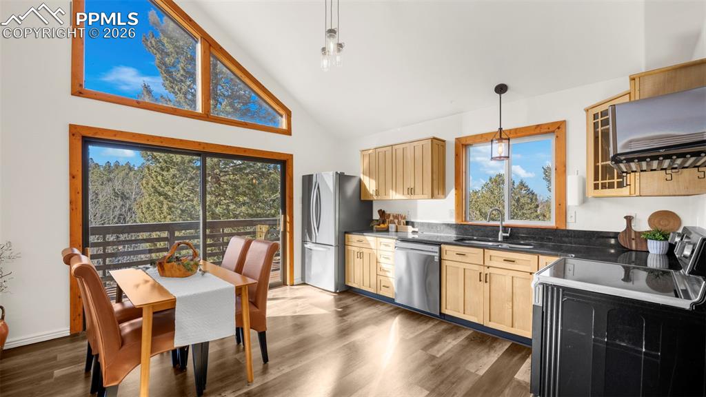 Image 8 of 42: Kitchen