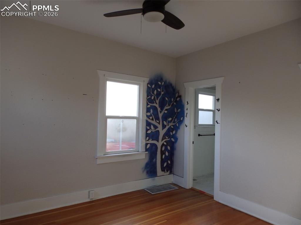 Image 10 of 16: Bedroom