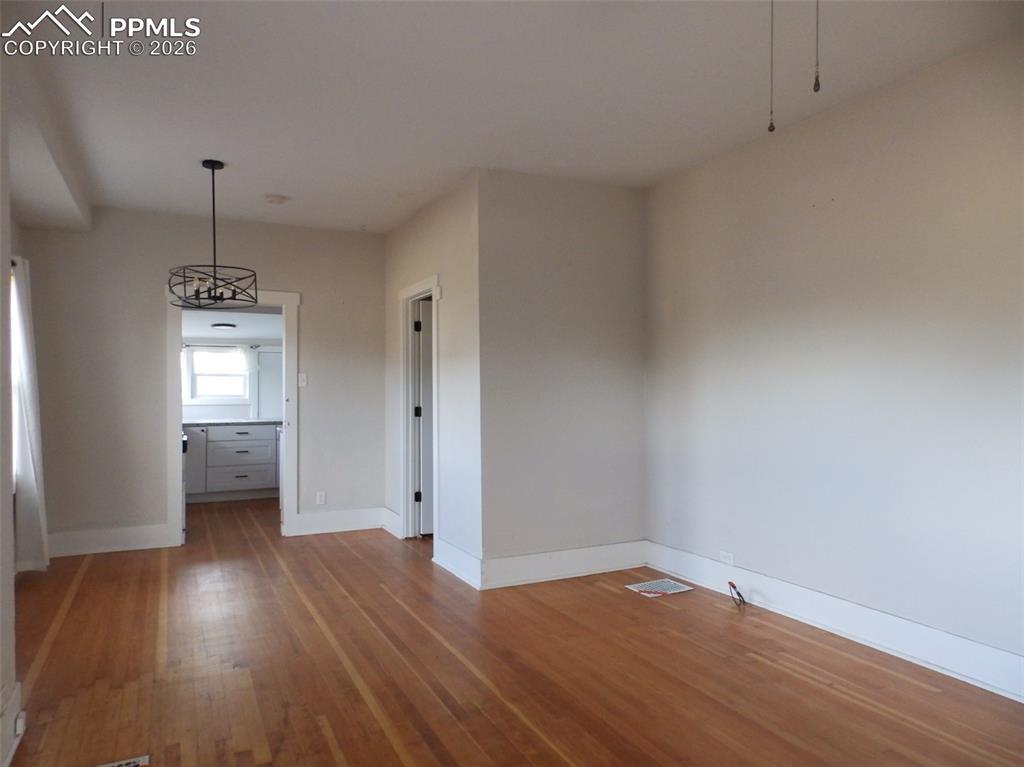 Image 5 of 16: Dining Area