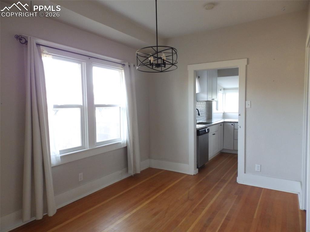 Image 6 of 16: Dining Area